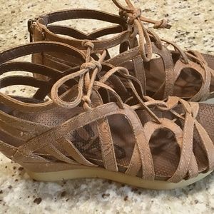 OTBT Wedge Sandal 7.5 Nomadic Gladiator Tan Zip back Front Tie excellent shape